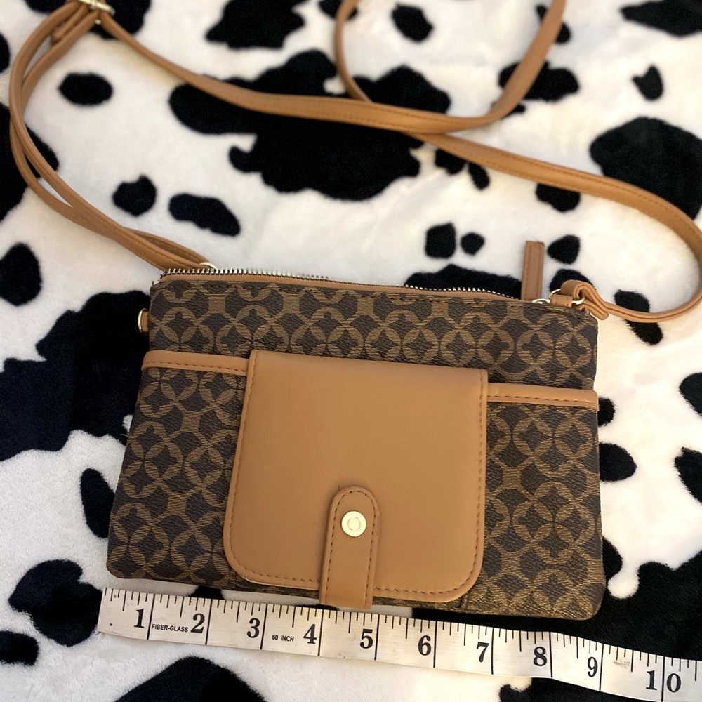 Tan Crossbody / Wallet Crossbody Purse With Adjustable Strap NWOT